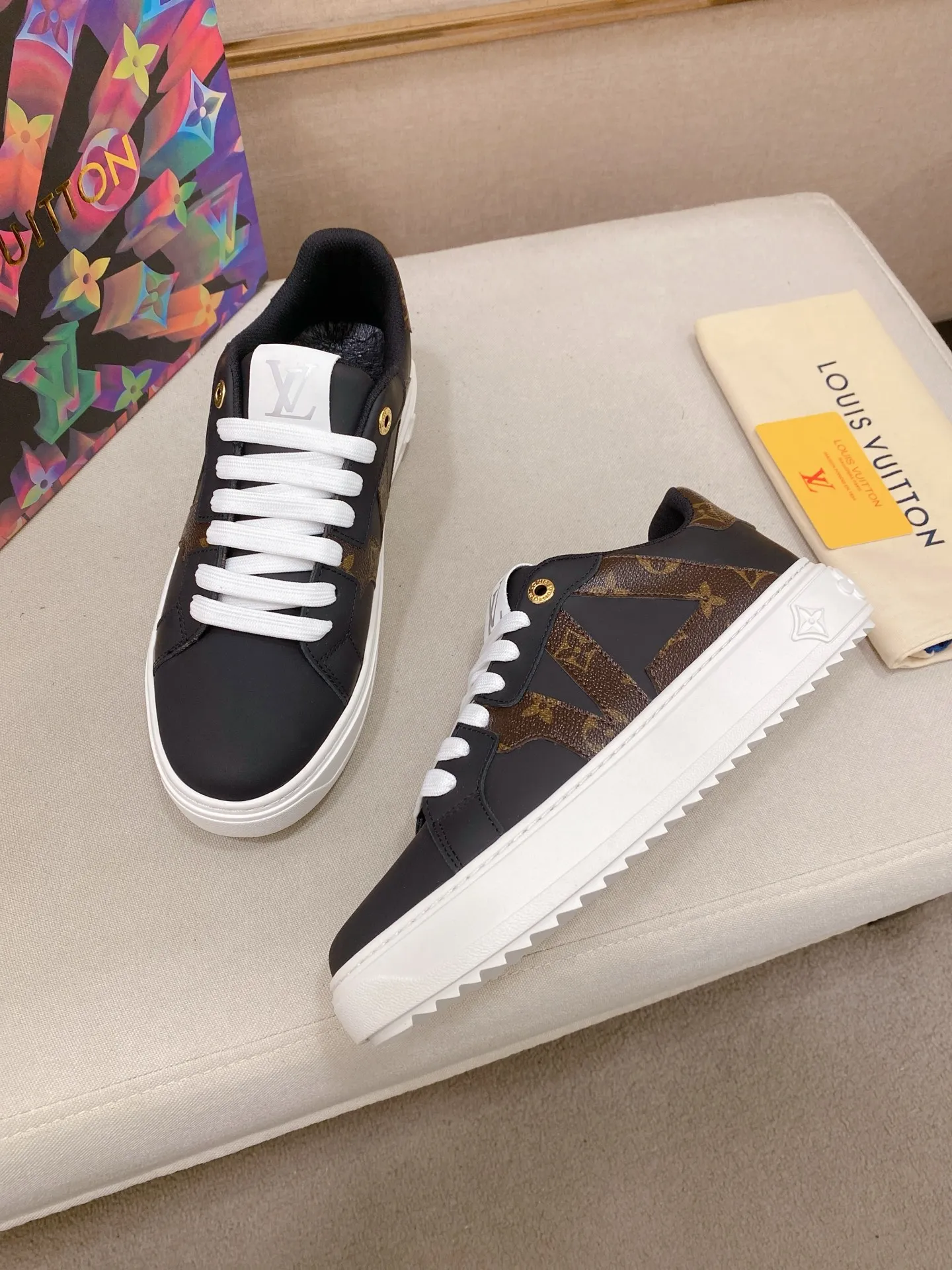 Men's shoes💰: 540💰(Niuli: full package) louis vuitton (Louis Vuitton/lv) top 🔍🔍 new models are on sale at the same time at the counter. The upper 🇮🇹 is imported from Italy, first-layer cowhide, and the lining is fully imported cowhide. 💪💪, completely 1⃣️ to 1 ⃣️Re-engraved🇮🇹💪💪, ⚠Sole: The original sole is specially provided by the original factory, the exclusive movable molded sole is super comfortable, ⚠The original factory follows the order, 🔍🔍high quality, you can enter and exit the counter at will, welcome to compare⚠. Code number:38-44